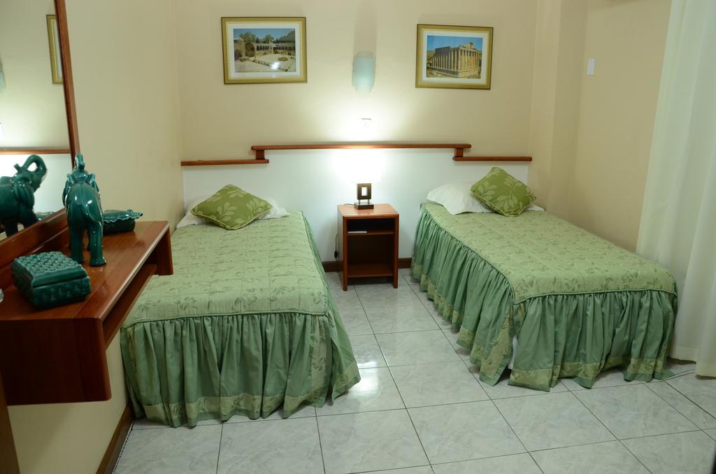 Fares Turis Hotel Uruguaiana Exterior foto